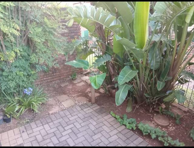 2 BEDROOM TOWNHOUSE FOR SALE IN HENNOPSPARK